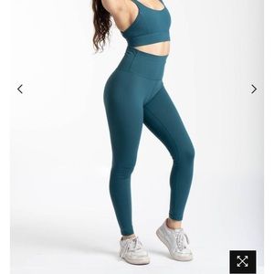 Strong physiquez leggings